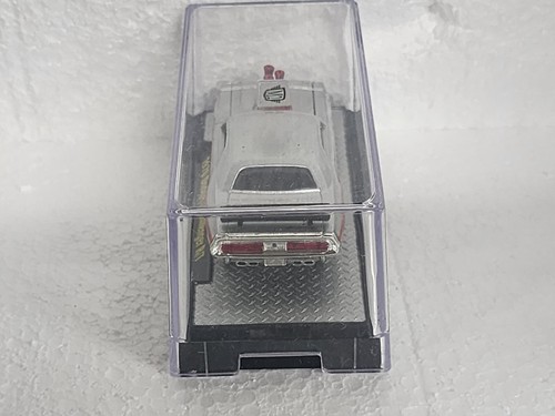 M2 Machines 1970 Dodge Challenger R/T White Loose NO Packaging - Picture 4 of 4