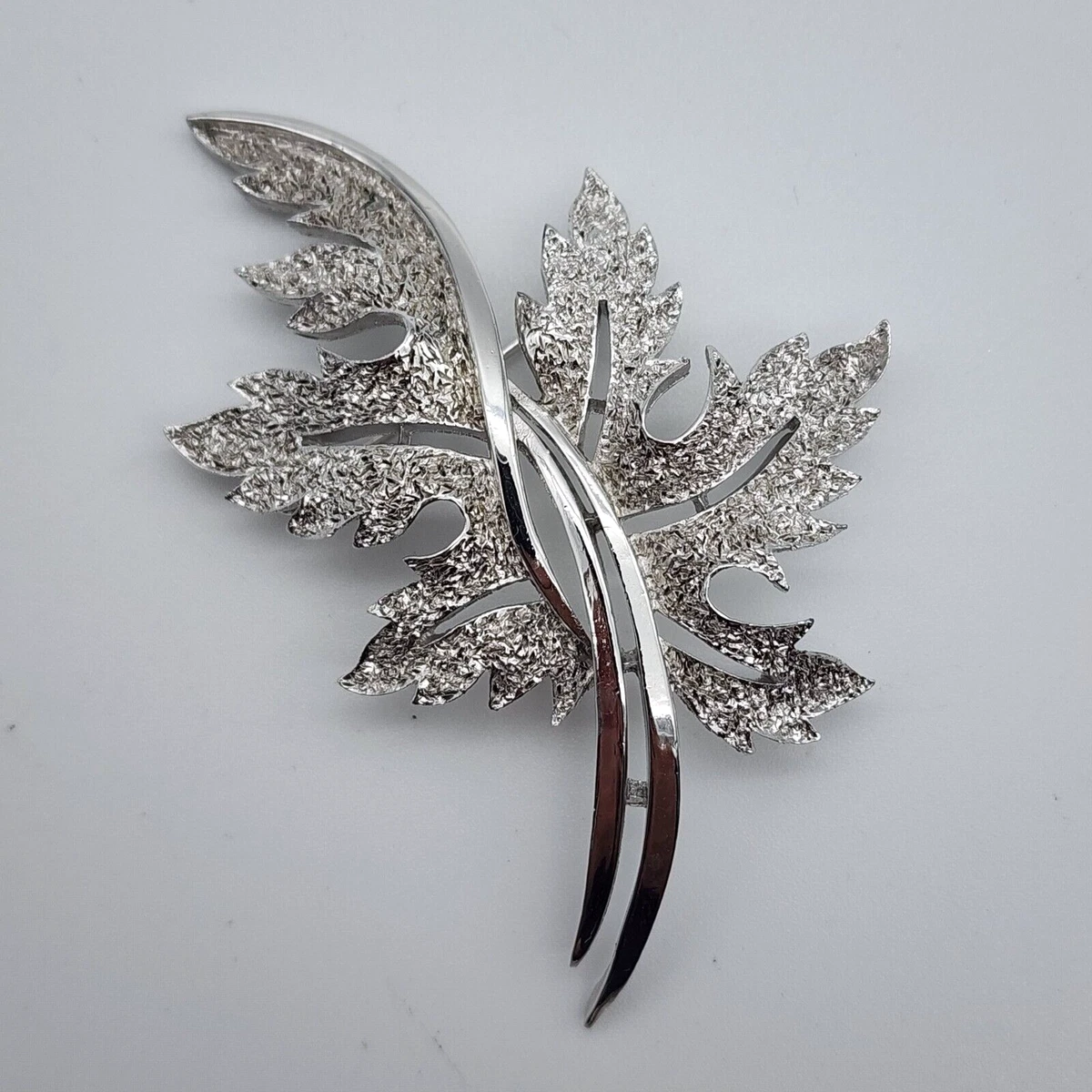 Vintage Crown Trifari Modernist Autumn Leaf Textured Silver Tone Brooch Pin