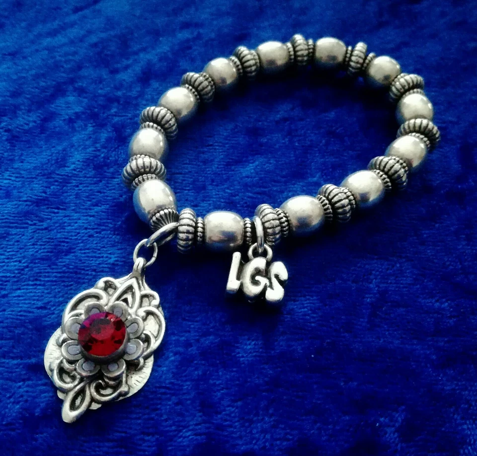 Bijou BRACELET LGS LES GENS DU SUD métal argenté breloque pierre rouge - Photo 3/4