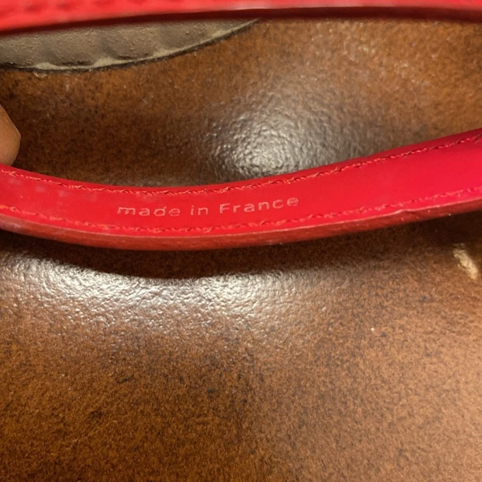 Louis Vuitton Rojo Teléfono/Bolso Dije - Usado en Excelente Condición Foto 3 de 3