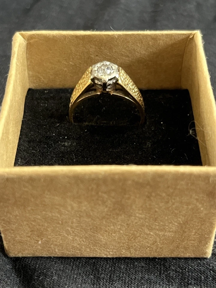 Vintage 1973 9ct Gold Platinum And Diamond Engagement Ring  - Image 3 of 4