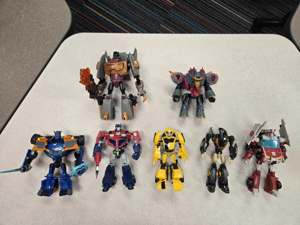 Transformers Animated: Lot of 11 Figures - Voyager & Deluxe Class, Activators - Image 2 of 4