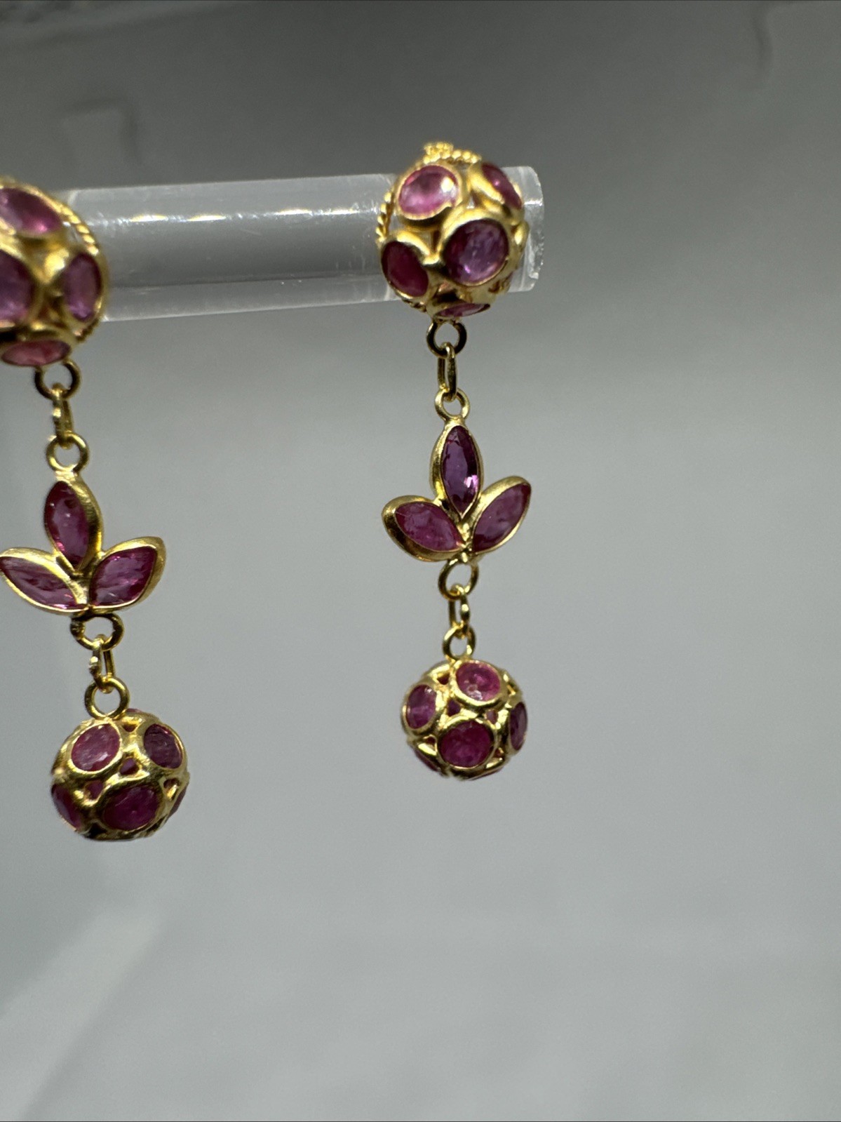 Gorgeous 18k Solid Yellow Gold Ruby Filigree Dang… - image 4