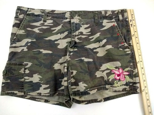 Personal Identity Girls Green Camo Cargo Flower On Leg Shorts Size 16 1/2 - Picture 4 of 12