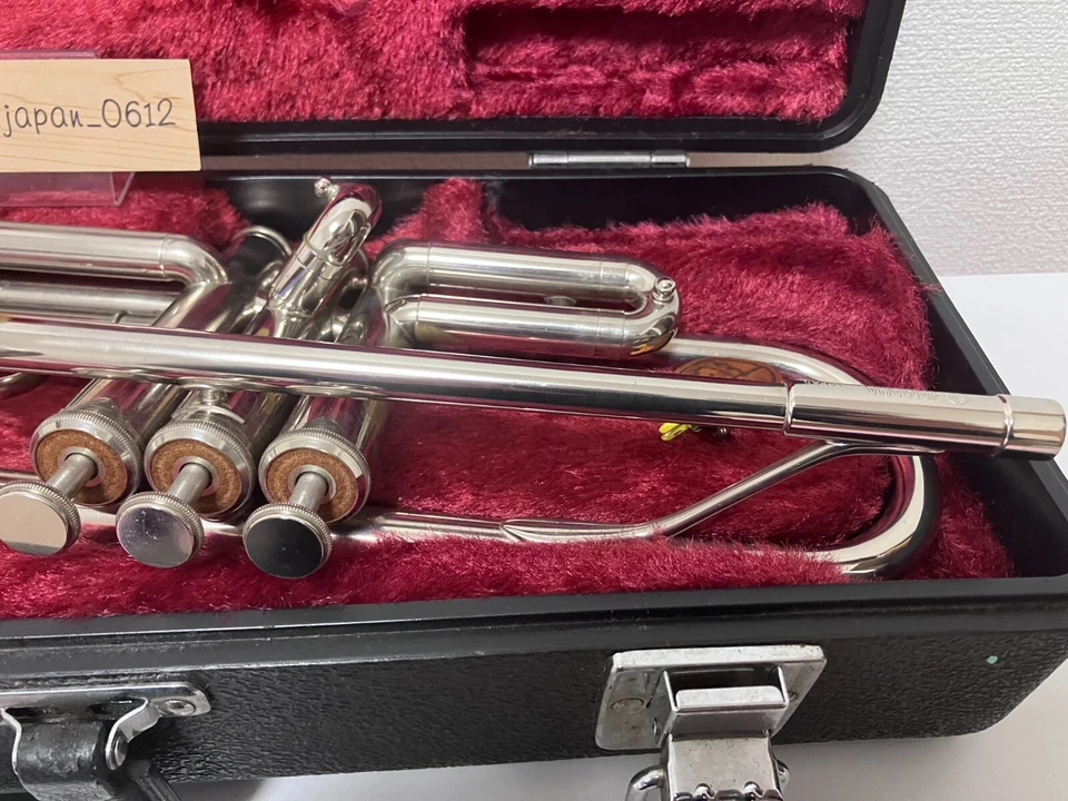 雅马哈 YTR-1310 小号盒银色镍口和平带硬壳日本制造 — 第 4/4 张图片