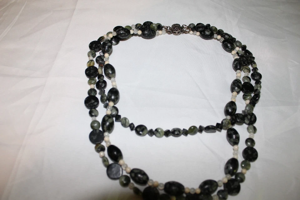 Collar de broche de plata esterlina en forma de moneda de barril de 3 niveles de ágata de musgo de 18" de largo