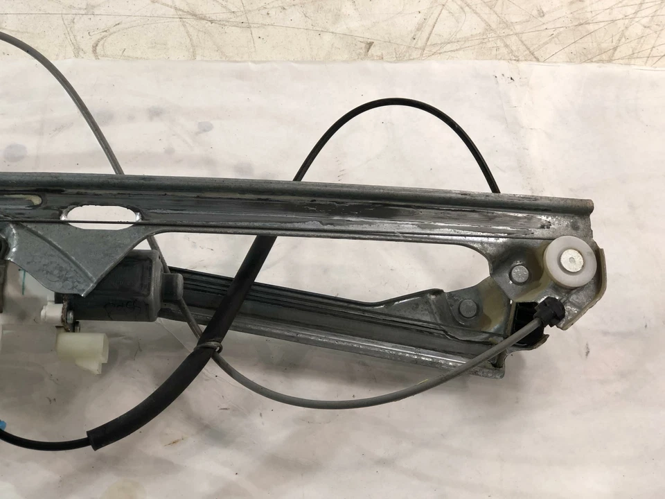 GMC YUKON TAHOE 2007-2014 REGULADOR VENTANA DERECHA PASAJERO DELANTERO CON MOTOR OEM Foto 3 de 4