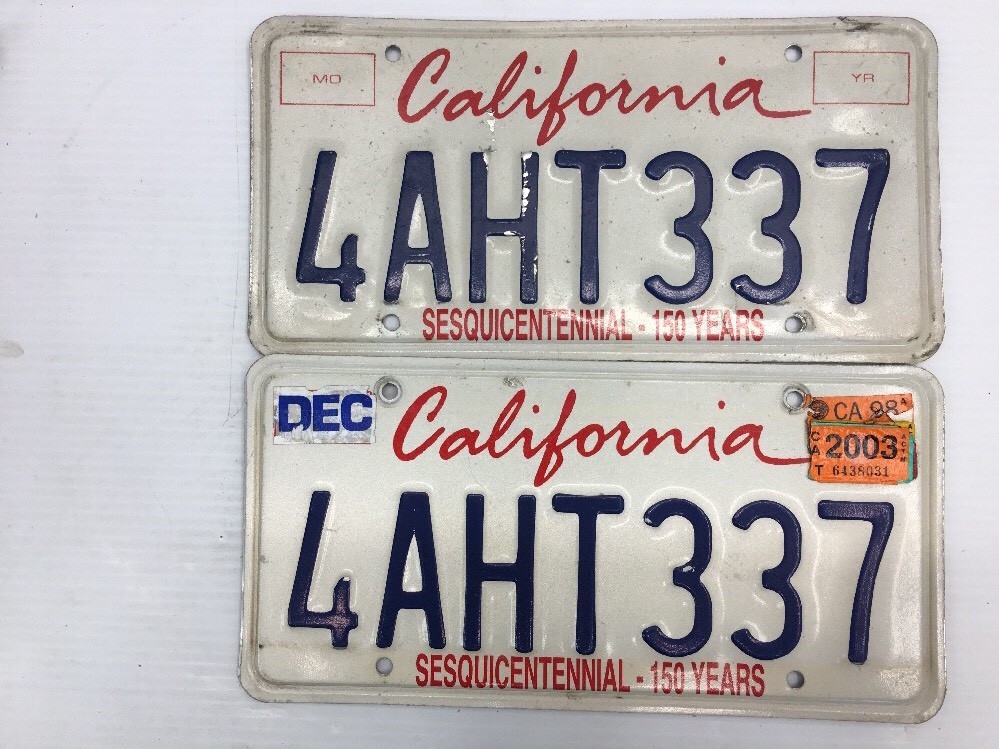 加州　セット PAIR VINTAGE CALIFORNIA LICENSE PLATE Red/white & BLUE LETTERS