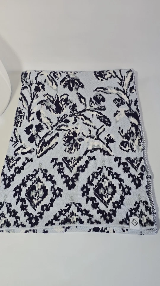 Vera Bradley вязаный шарф - светло-синий многолетники Misty Surf 72"  - Изображение 4 из 4