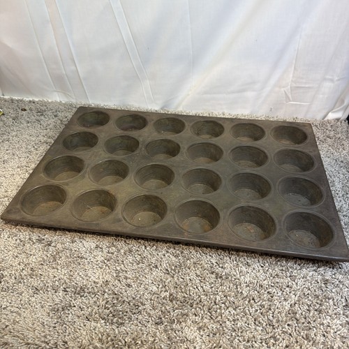 Chicago Metallic 552D Heavy Duty 24 Cup Muffin/Cupcake Pan 21"x13"