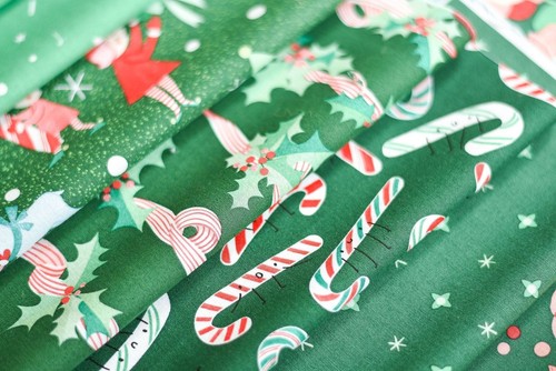 Tiny Christmas Layer Cake® 37130LC Moda Precuts pre-cut Layer Cake 10" squares q - Picture 3 of 5