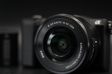 Sony a5100 Mirrorless Digital Camera Black -2104 cuts- US STOCK 11353
