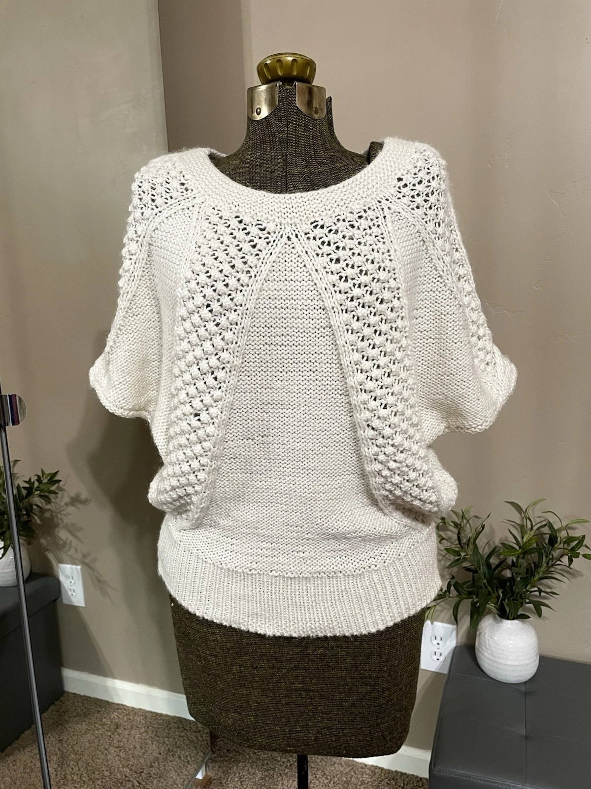 Design History Sheer Chunky Knit Poncho Sweater Top White Ivory Dolman Size S
Opens in a new window