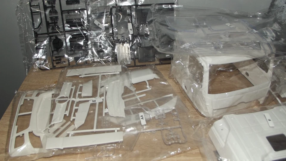 Tamiya compatabile 1:14 Truck Mercedes-Benz Actros  Gigaspace, Cab Bundle - Image 2 of 3