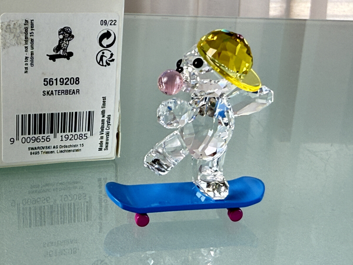 Swarovski Figurine 5619208 Kris Bear Skater Bear 5.1cm Original