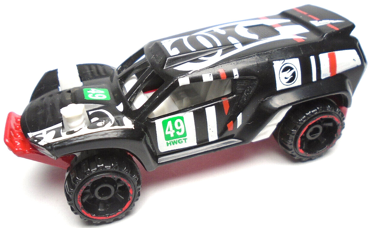 2016 HOT WHEELS DUNE CRUSHER #49 BLACK & WHITE 1:64 DIECAST 3" RACE CAR WITH RED