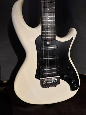Electric Guitar Aria Pro II RS WILDCAT White Good Condition