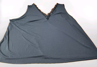 NWT H & M DARK GREEN LACE AROUND V-NECK SLEEVELESS TOP PLUS SIZE XXL