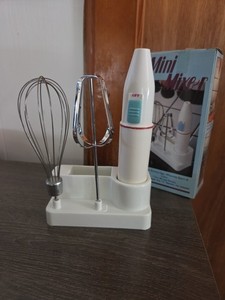 Vintage Suntone Mini Mixer-Handheld Battery Operated Kitchen Gadget