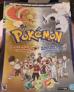 The Pokémon Company Pokémon HeartGold & SoulSilver Strategy Guide w/ Poster 2010