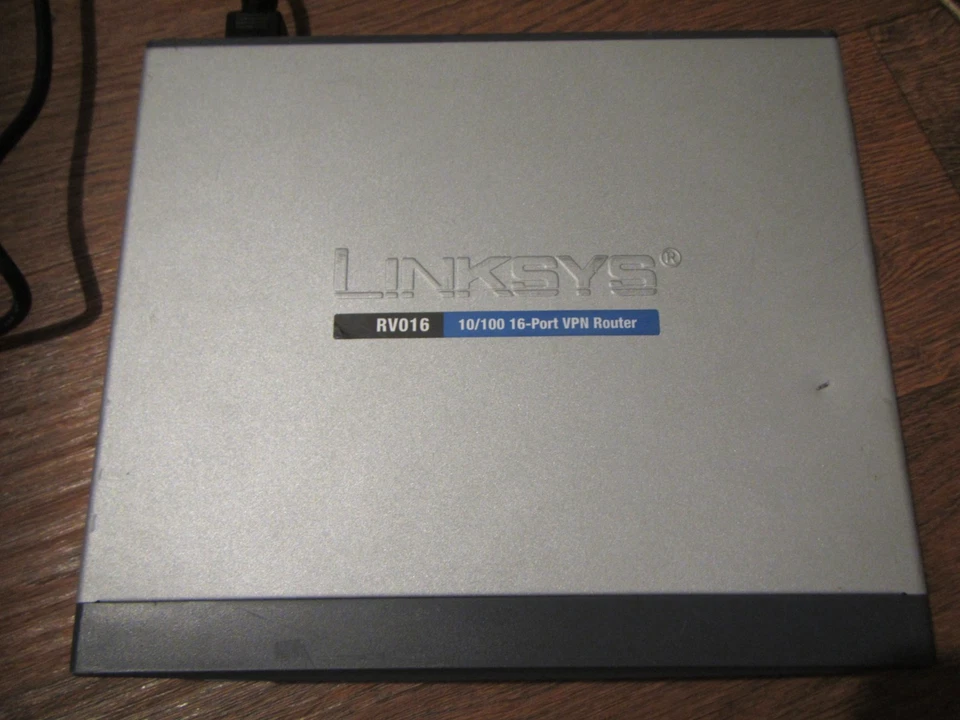 Linksys 16-Port VPN Router 10/100 RV016 - Image 2 of 4