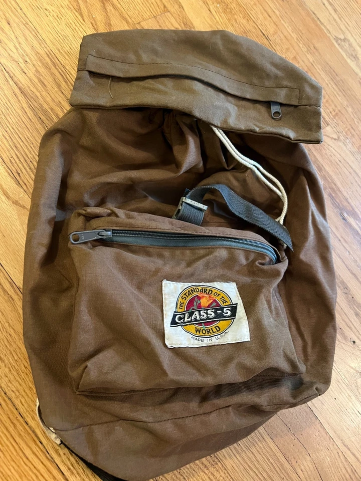 Mochila de montanhismo vintage anos 70 classe 5 marrom aba mochila RARA EUA - Imagem 2 de 4