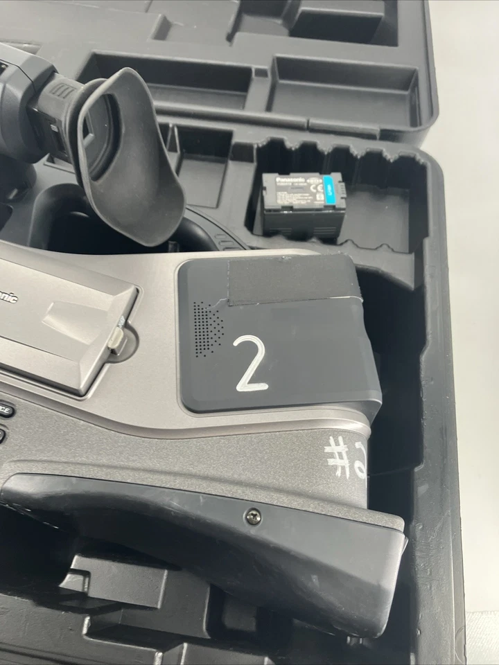 Panasonic AG-DVC7 Mini DV Camcorder With One Battery And Hard Case - Image 3 of 4