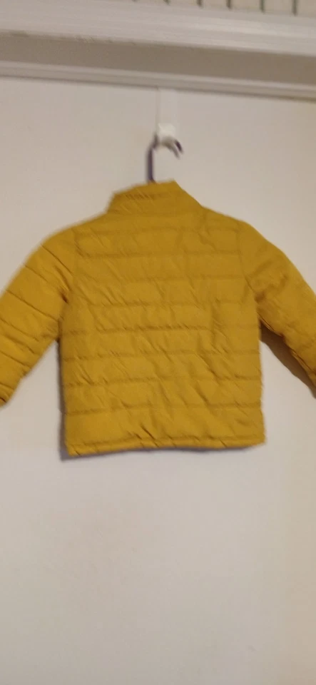 Abrigo acolchado amarillo para niños GAP REVERSIBLE, talla 3t azul marino Dino  Foto 4 de 4