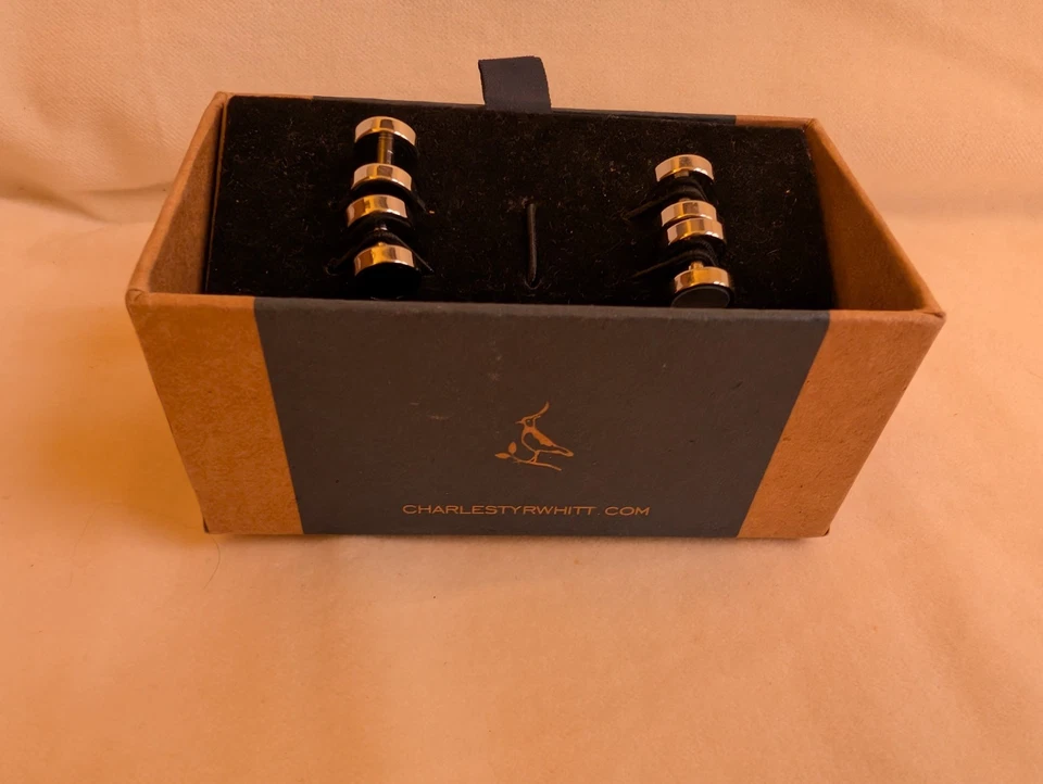 全新 Charles Tyrwhitt 珍珠母和玛瑙 晚礼服 耳钉 银色 盒装 — 第 2/4 张图片