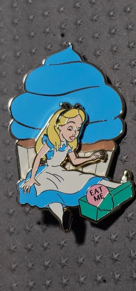 Disney DSF DSSH Alice in Wonderland Cupcake Series Alice LE 300 Pin - Image 2 of 4