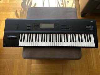 Korg 01/W FD Synthesizer (defekt)