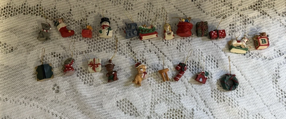 Wood Christmas Advent Calendar 16" H Holly Gold Toned Gift Pegs 21 Ornaments - Image 2 of 3