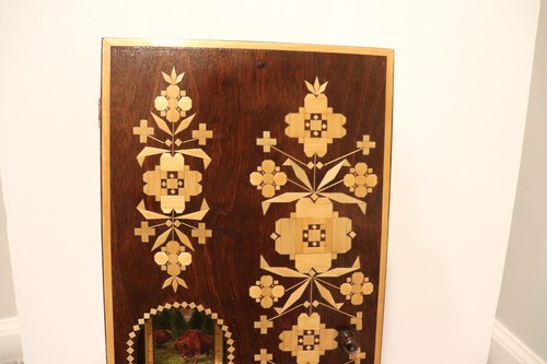 VINTAGE RUSSIAN WOOD HEAVILY DECORATED LIQUOR BX W EMPTY BX & 4 CORDIAL GLASSES - Picture 5 of 16