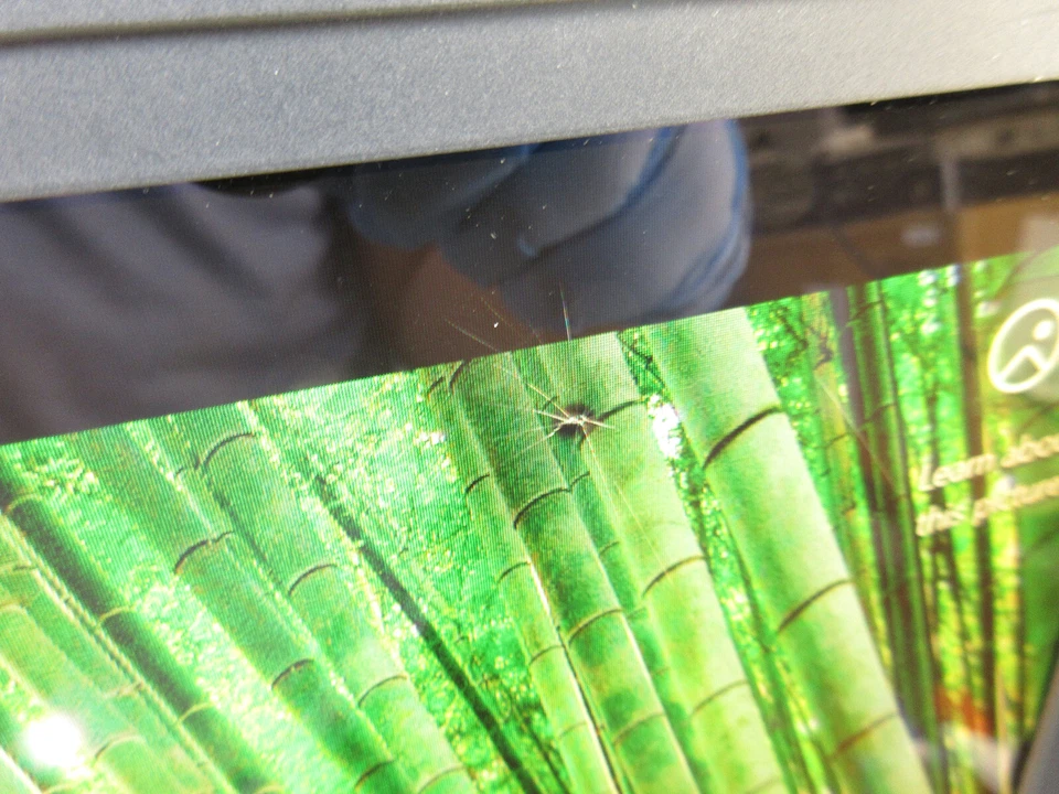 JVC DT-V24L1D 24" Multi-Format Professional HD LCD Studio Monitor with SDI - Image 3 of 4