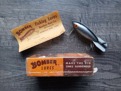 Leurre Vintage Bomber 400 Series 414 – Noir Côtes Blanches – 3 1/4″ – Bois – Occasion