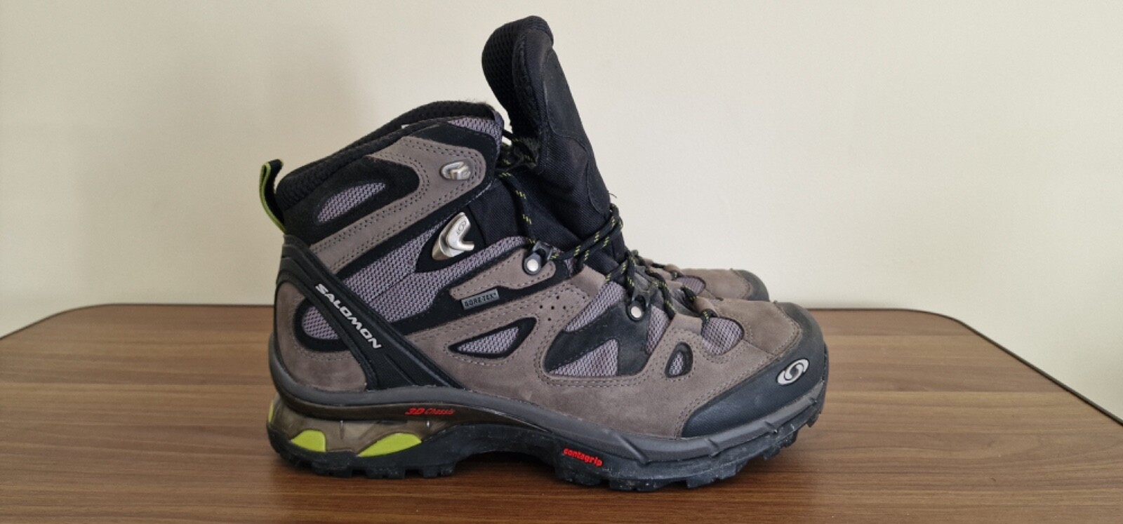 Stivaletti da donna Salomon Comet 3D usati in ottime condizioni da escursionismo taglia US 10 EUR 44 E91