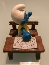 PEYO/SCHLEICH - Figurine Schtroumpf n°40257 - Ecolier bavard sur Banc/Table