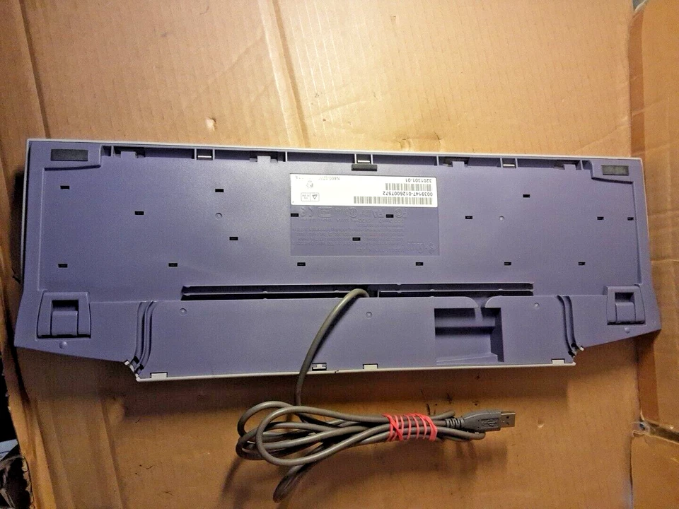 Sun Microsystems 320-1300-01 Type 6 Mini DIN QWERTY Keyboard - Image 4 of 4