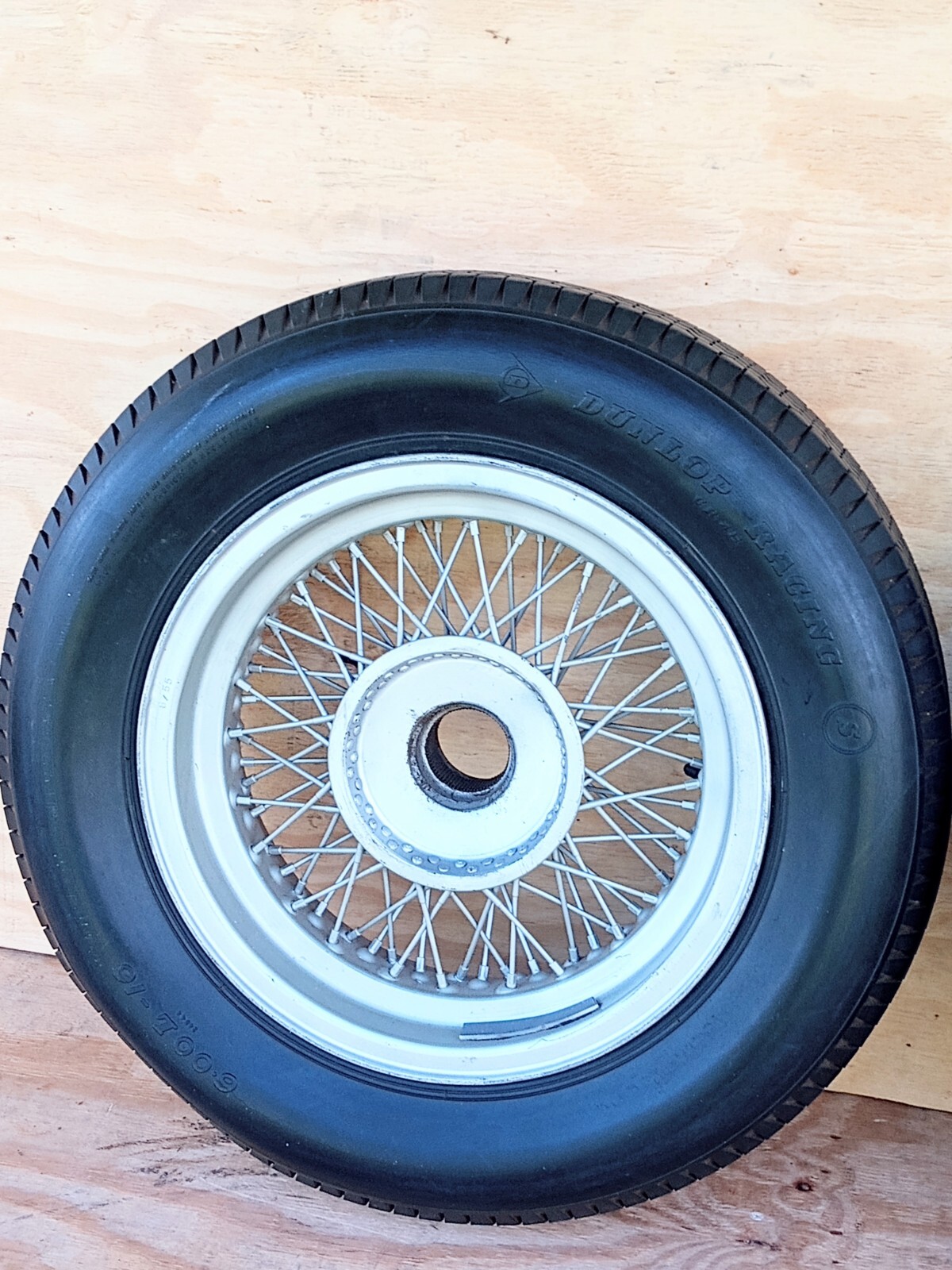 Ferrari 410S Borrani Wire Wheels_42 Rudge Hubs_16X5.5_RW3241_55-56_Dunlop Tires