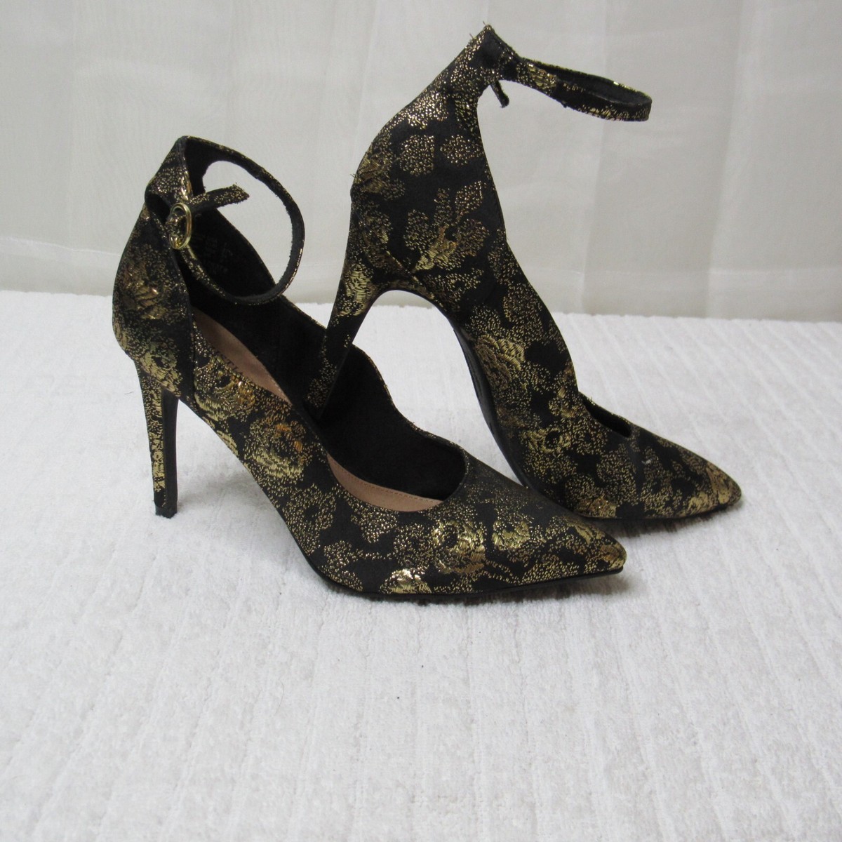Christian Siriano Strappy High Heels Black Floral Almond Toe Mob