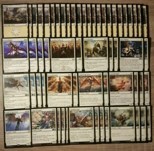 Mazzi personalizzati di giochi di carte collezionabili bianchi Magic: The Gathering