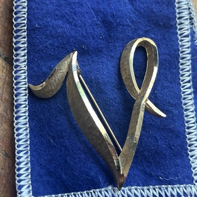 Vtg V Letter Brooch Initial 60s Scatter Pin Mamselle Brushed Gold Tone Textured