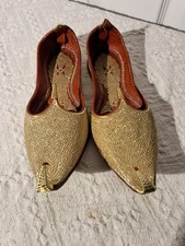 Vintage India Pakistan Punjab Gold Embroidered Jutti Curl Toe Shoes