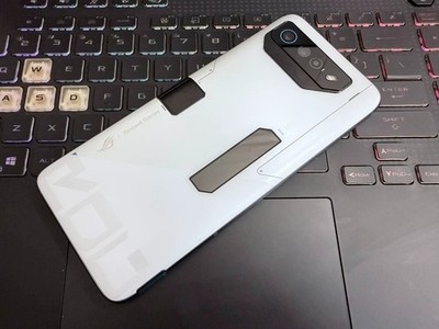 ASUS ROG Phone 7 Ultimate 7 pro  -  512 GB - Storm White (Unlocked)   GOOD