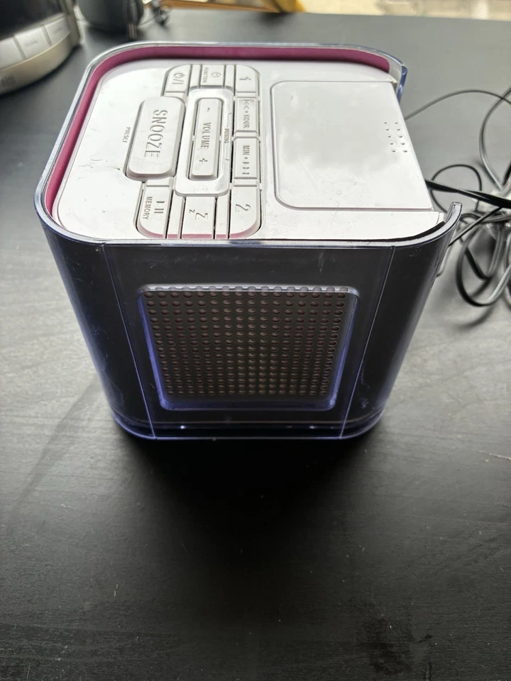 Audiovox Venturer CR8030iE5 Dual Alarm Clock, AM/FM Radio & Dock for iPod/iPhone - Image 4 of 4