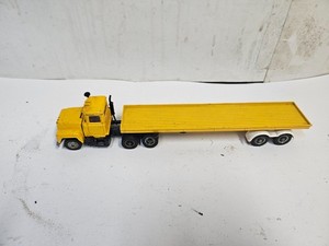 Vintage Diecast Corgi Major TOYS MACK TRUCK & LONG FLATBED TRAILER Yellow