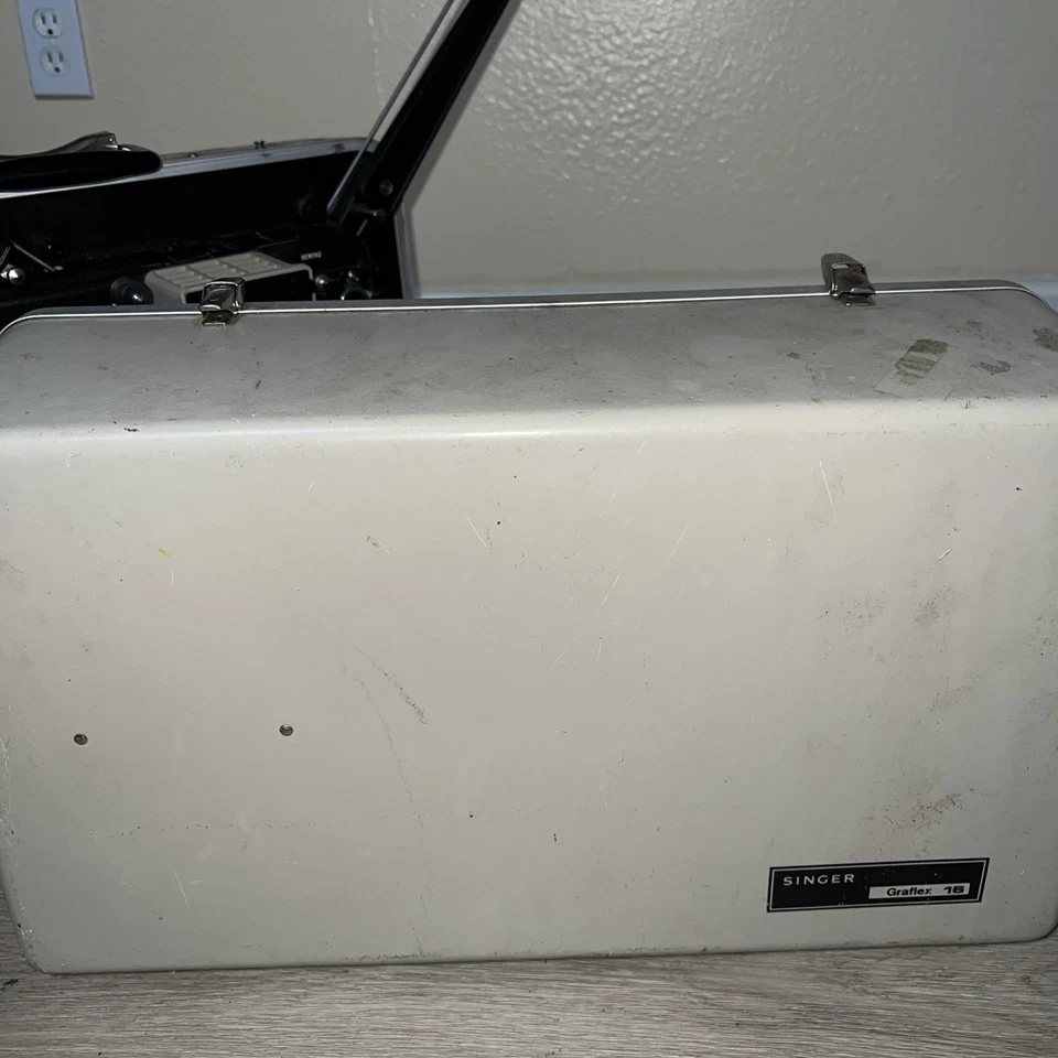 Vintage Antique Singer Graflex 16 Sixteen Projector 1015AR with Lens - Image 4 of 4