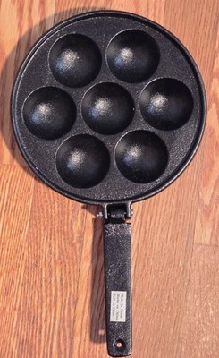 Cast Iron 7 Danish Pastry Biscuit Pan Egg Poacher Eith Tongs Brand New 