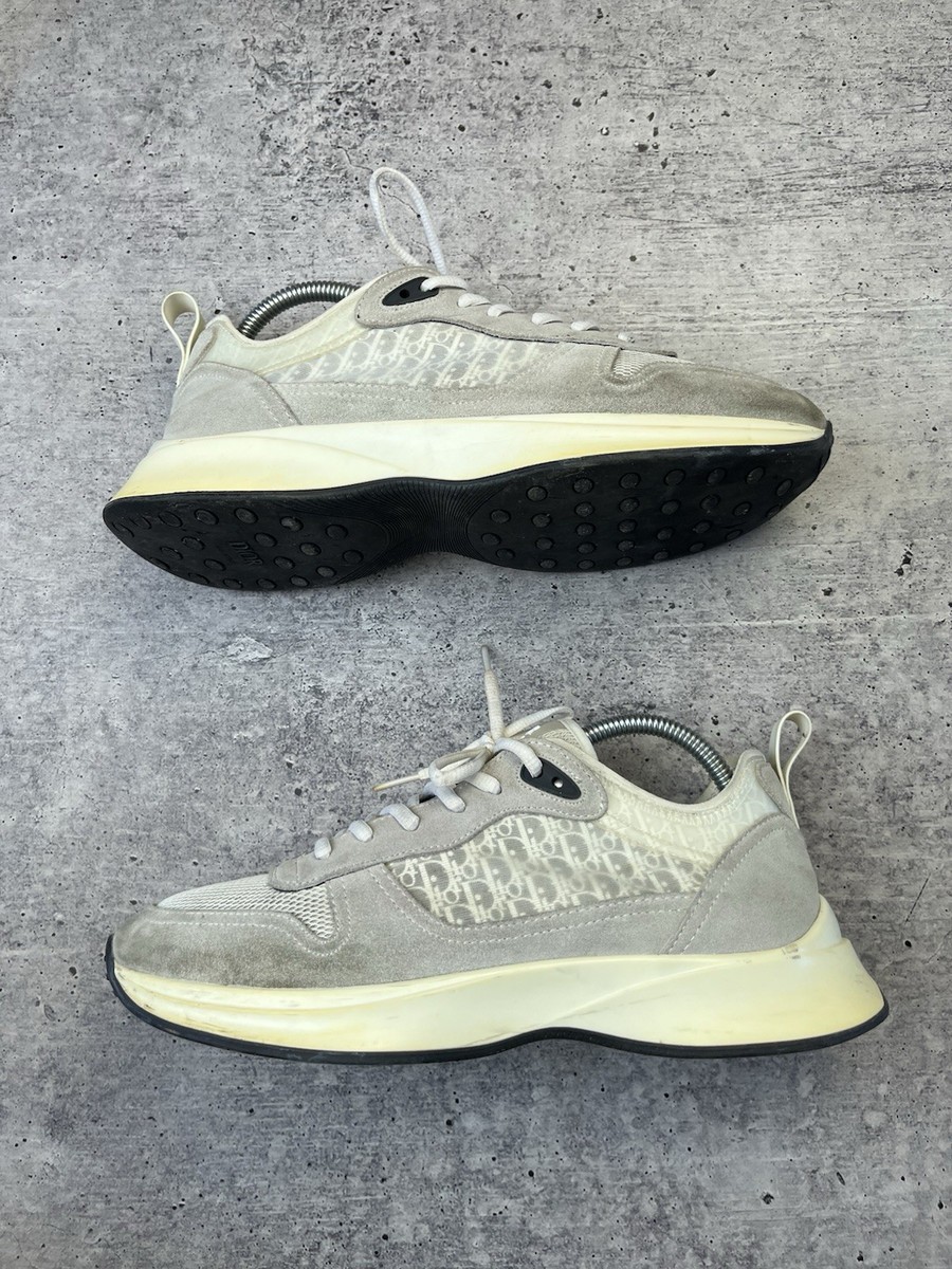 Dior B25ランナースニーカー B25 Runner Sneaker Black Suede, White Technical Mesh and