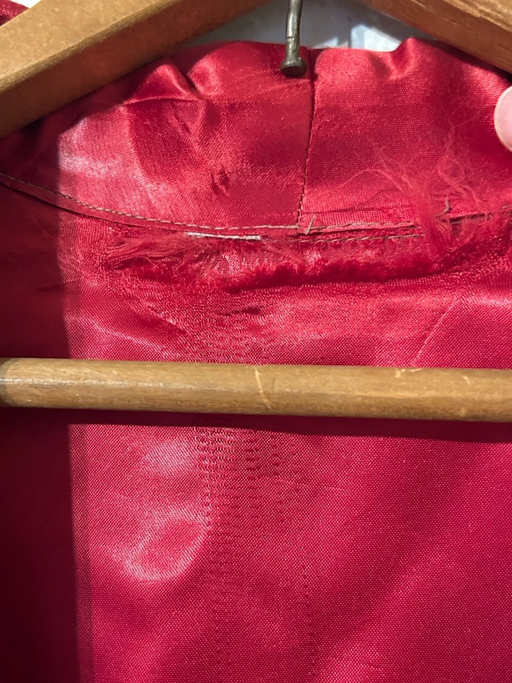 复古 20 世纪 50 年代男式长袍吸烟晚装夹克 Hugh Hefner Knights 锦缎红色 — 第 3/4 张图片